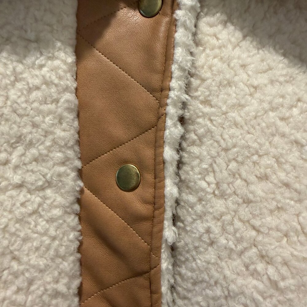 Sherpa barn coat - like new - size Large - Picture 4 of 6